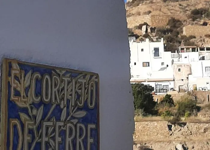 Cortijo Ferre, A Los Pies Del Castillo La Atalaya De Nijar