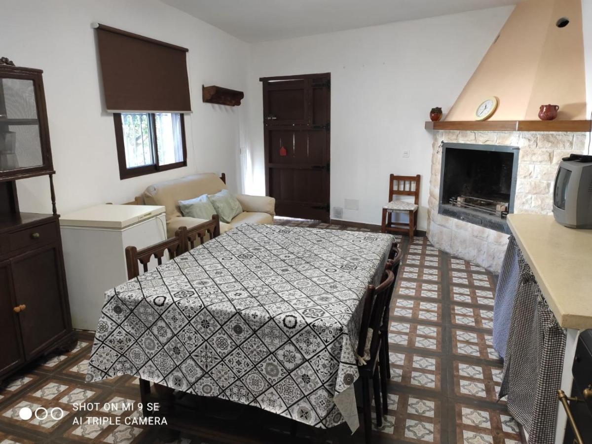 Cortijo Ferre, A Pies Del Castillo La Atalaya De