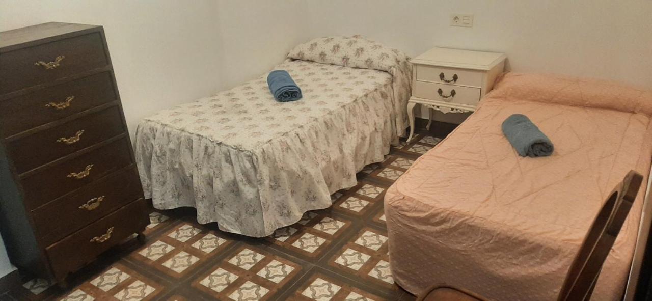 Cortijo Ferre, A Pies Del Castillo La Atalaya De *